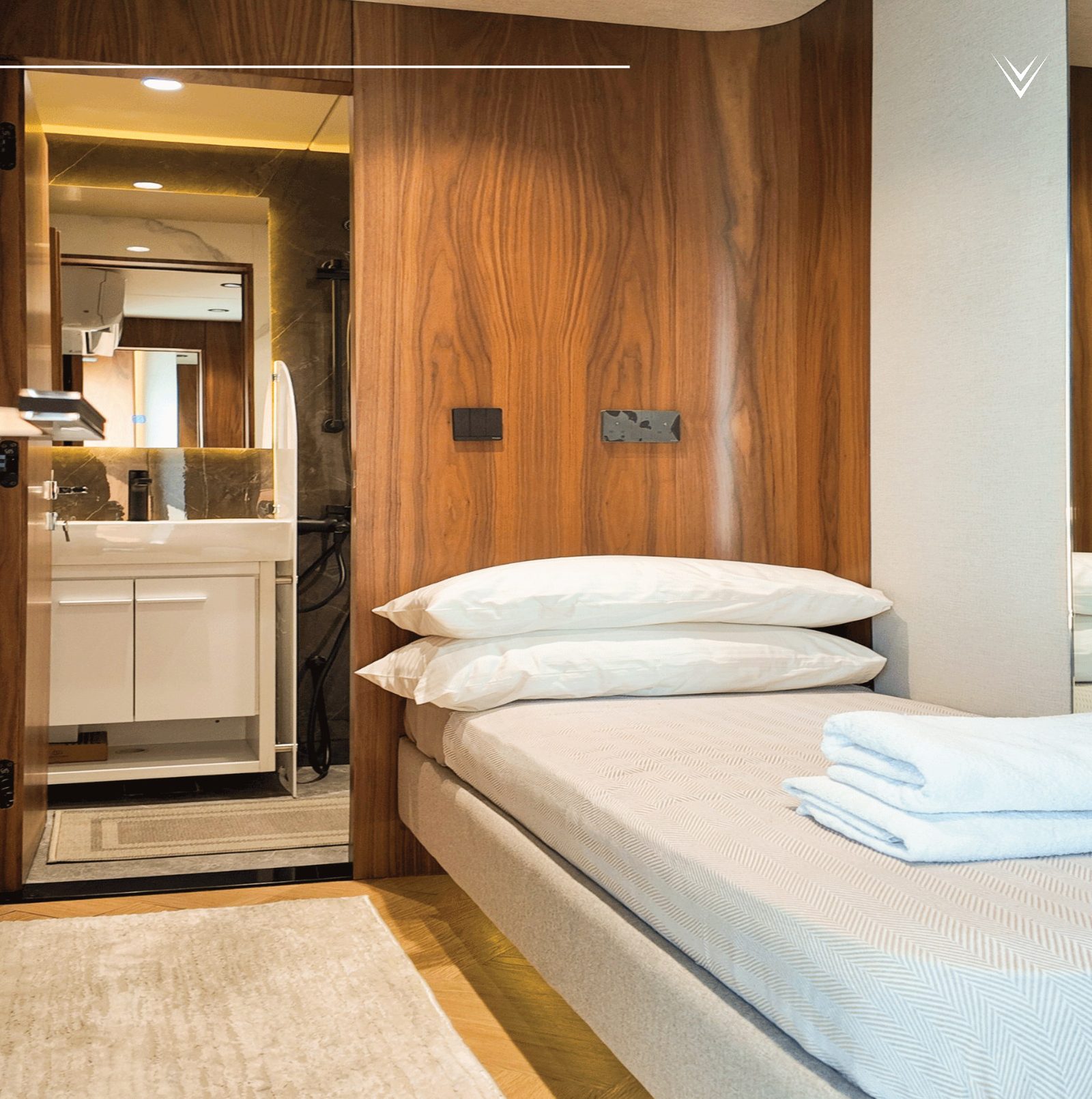 RISE 60 guest cabin with single berth, vanity and mirrored wardrobe